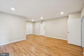 Building Photo - 135 S 19th St