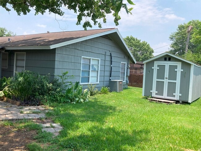 Foto del edificio - 1202 Dunstan Rd