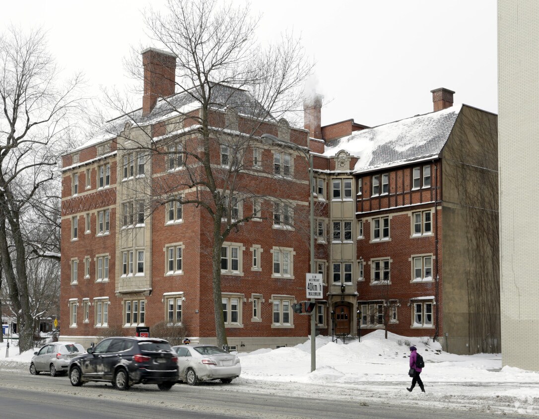 Building Photo - 3055 Sherbrooke W