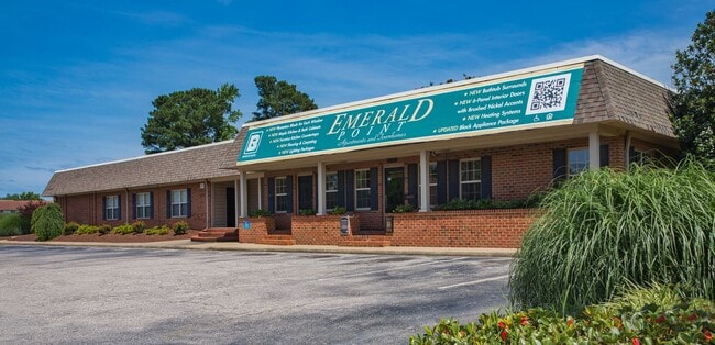 Foto del edificio - Emerald Point Apartments & Townhomes