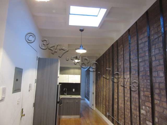 Foto del edificio - 31 Montrose Ave