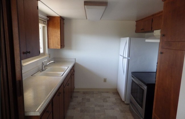 Interior Photo - 1043 5th St