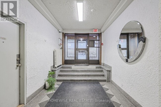 Building Photo - 33 Maitland St