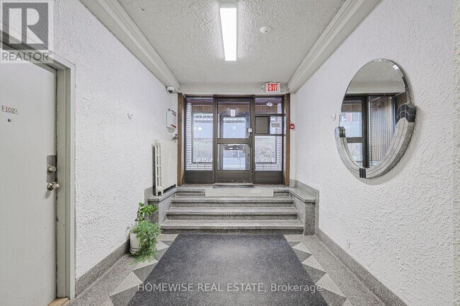 Building Photo - 33 Maitland St
