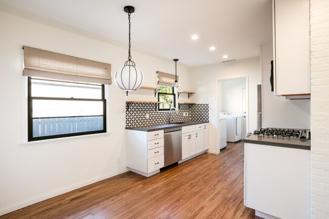 Foto del edificio - 11114 Exposition Blvd