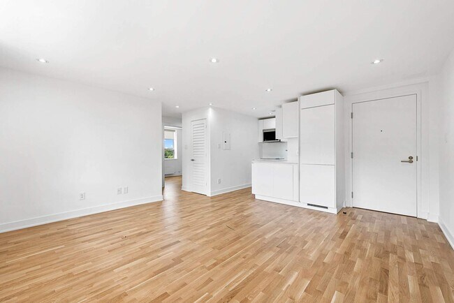 Photo du bâtiment - 327 Chisholm Ave