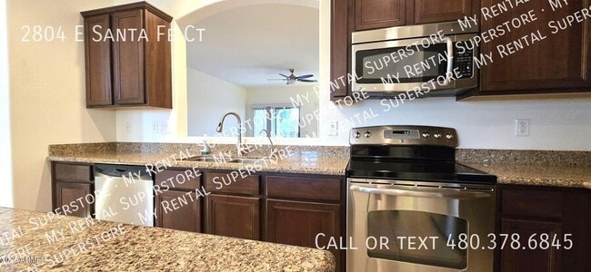 Building Photo - 2804 E Santa Fe Ct