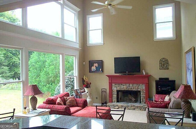 Building Photo - 10635 Cauley Creek Dr