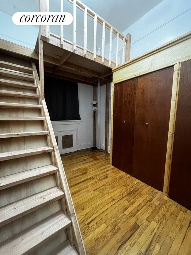 Building Photo - 424 E 85th St