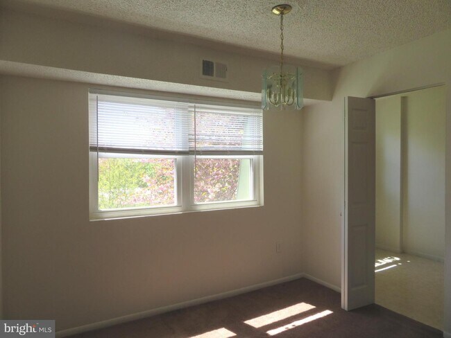 Foto del edificio - 424 Meadowview Ln