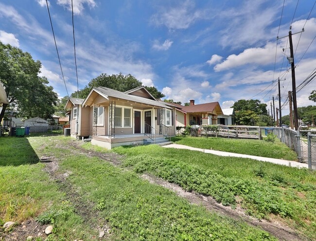 Building Photo - Dignowity Hill 2 bedroom | 1 bath home