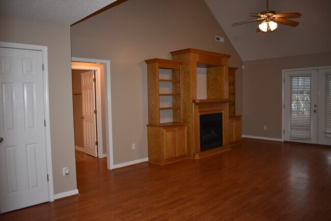 Building Photo - 3190 Foxcroft Cir