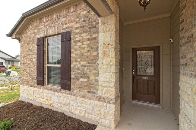 Building Photo - 601 Hummingbird Ln