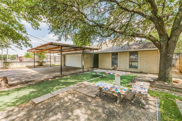 Foto principal - 827 W 9th St