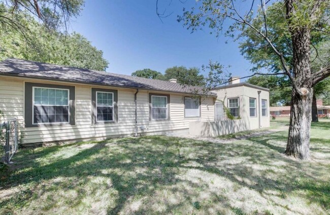 Building Photo - 155 S Ridgewood Dr