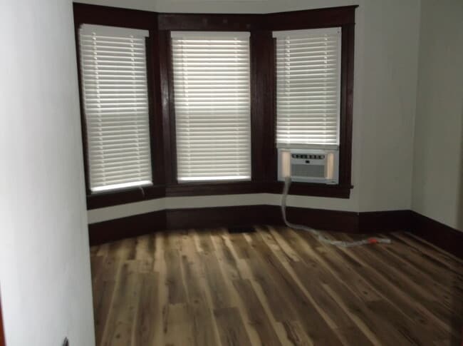 Building Photo - 732 W Liberty St