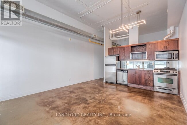 Building Photo - 233 Carlaw Ave