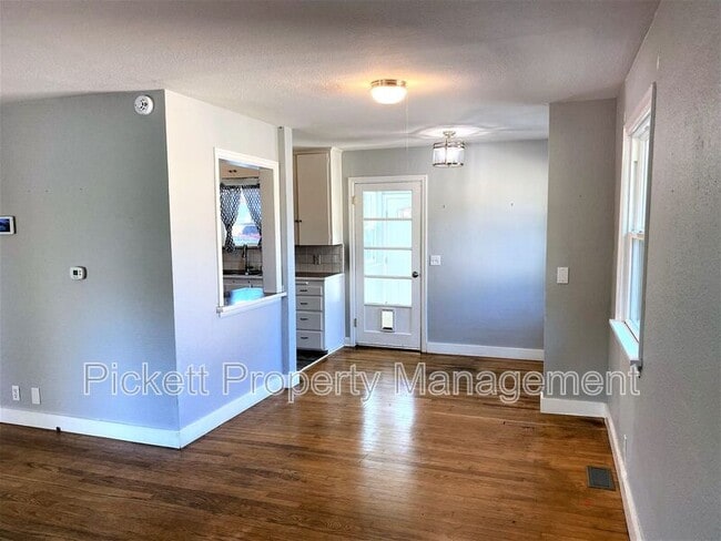 Building Photo - 631 Bertha Ave