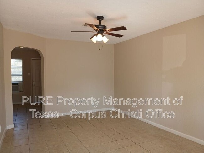 Building Photo - 4937 Blundell Dr