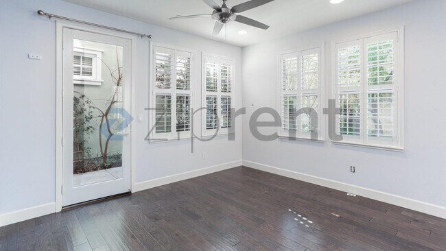 Building Photo - 111 Avellino Way