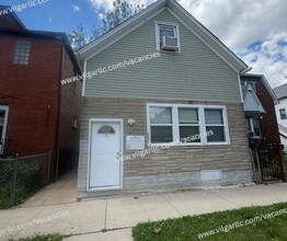 Building Photo - 4842 Northcote Ave