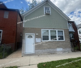 Building Photo - 4842 Northcote Ave