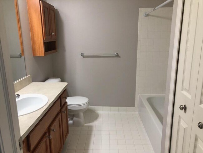 Foto del edificio - 16423 Chatham Dr