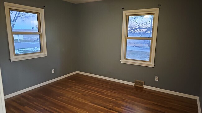 Building Photo - 118 Sousek Ave