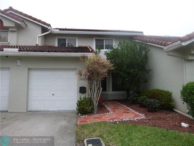 Building Photo - 7426 Pinewalk Dr S