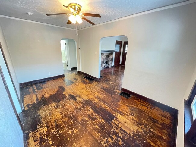 Building Photo - Beautiful 2 Bed, 1 Bath Home minutes from ...