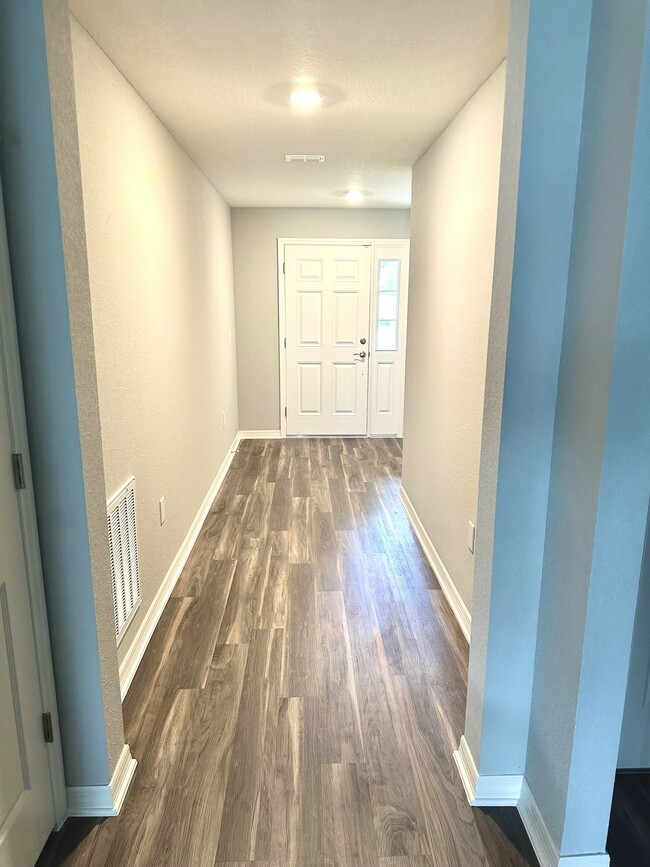 Foto del edificio - 912 Montgomery Ln