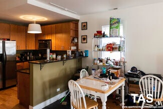 Building Photo - 3023 N Oakley Ave