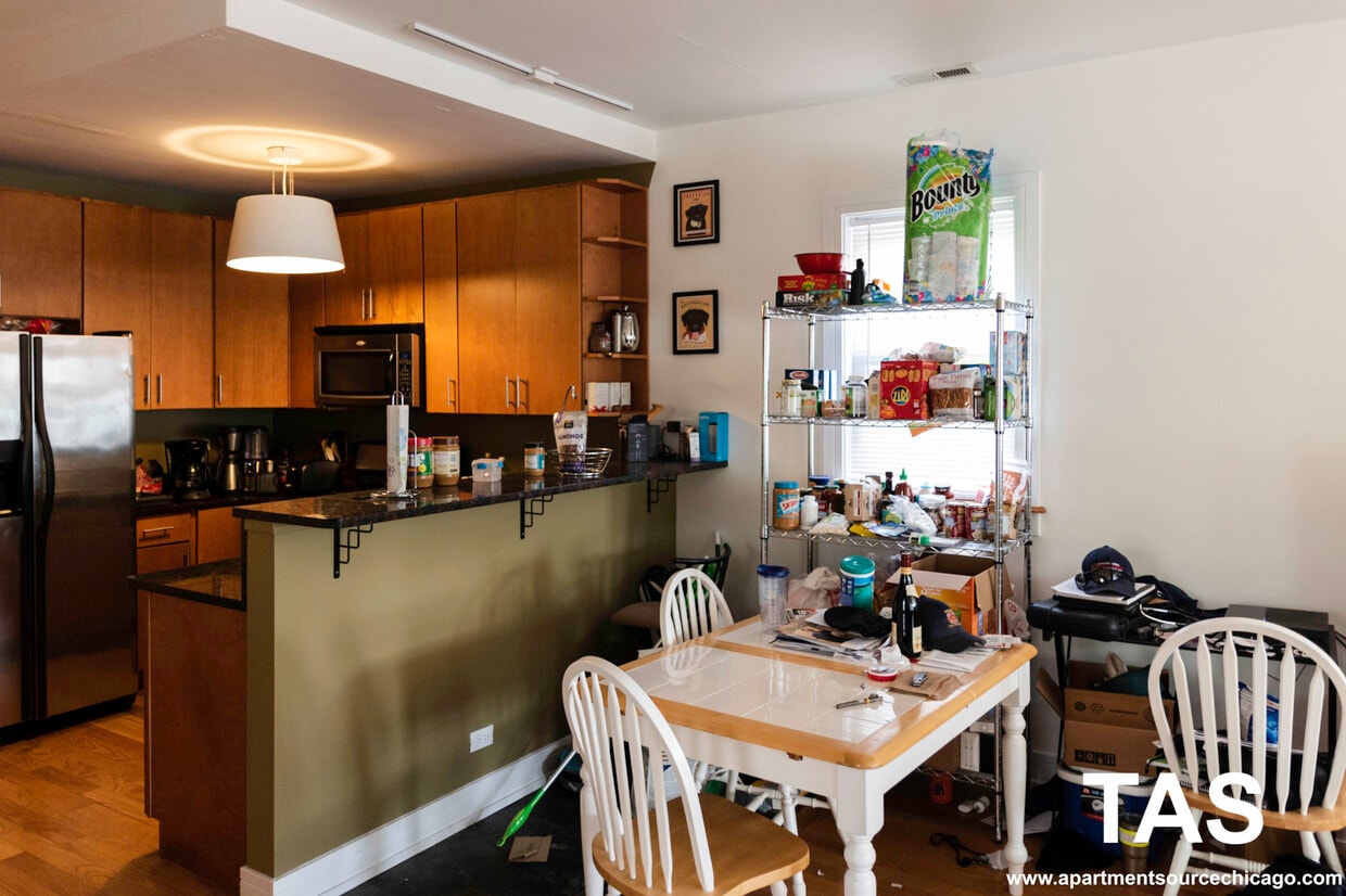 Primary Photo - 3023 N Oakley Ave