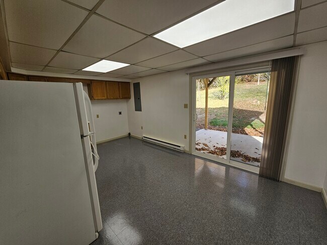 Building Photo - 216 Pleasantview Dr