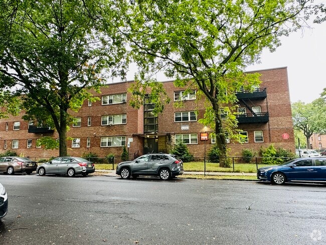 Building Photo - 68 Elmwood Ave