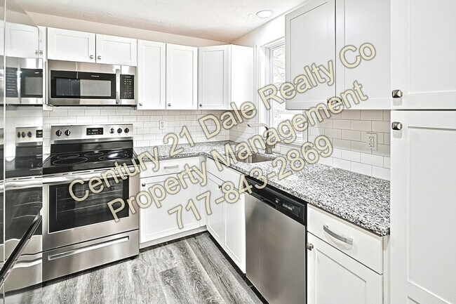 Foto del edificio - Completeley Renovated 4 Bedroom Home in No...