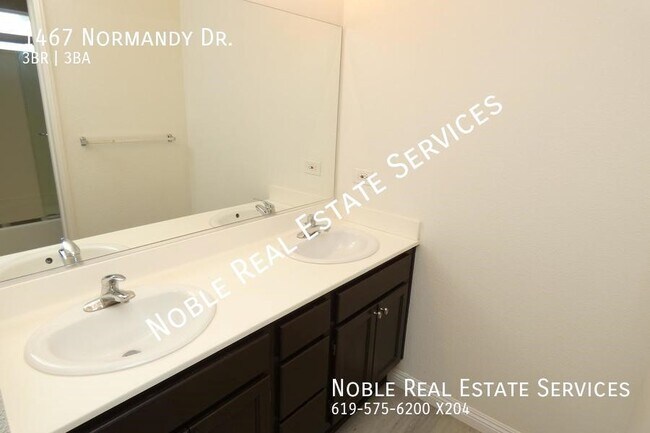 Foto del edificio - 1467 Normandy Dr