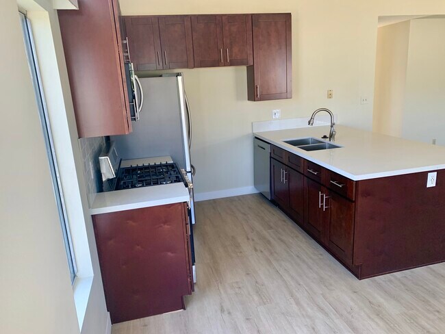 Kitchen - 4367 Camero Ave