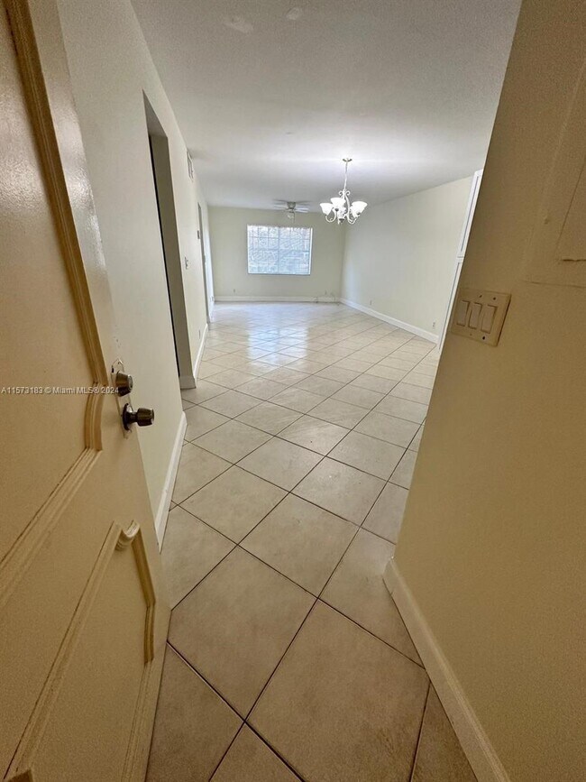 Building Photo - 10751 Royal Palm Blvd