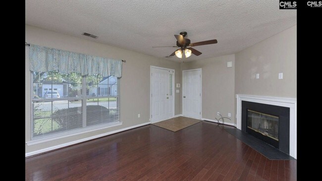 Foto del edificio - 410 Ivy Green Ln