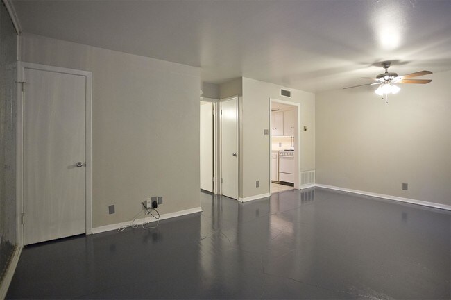 Building Photo - 804 N Locust St
