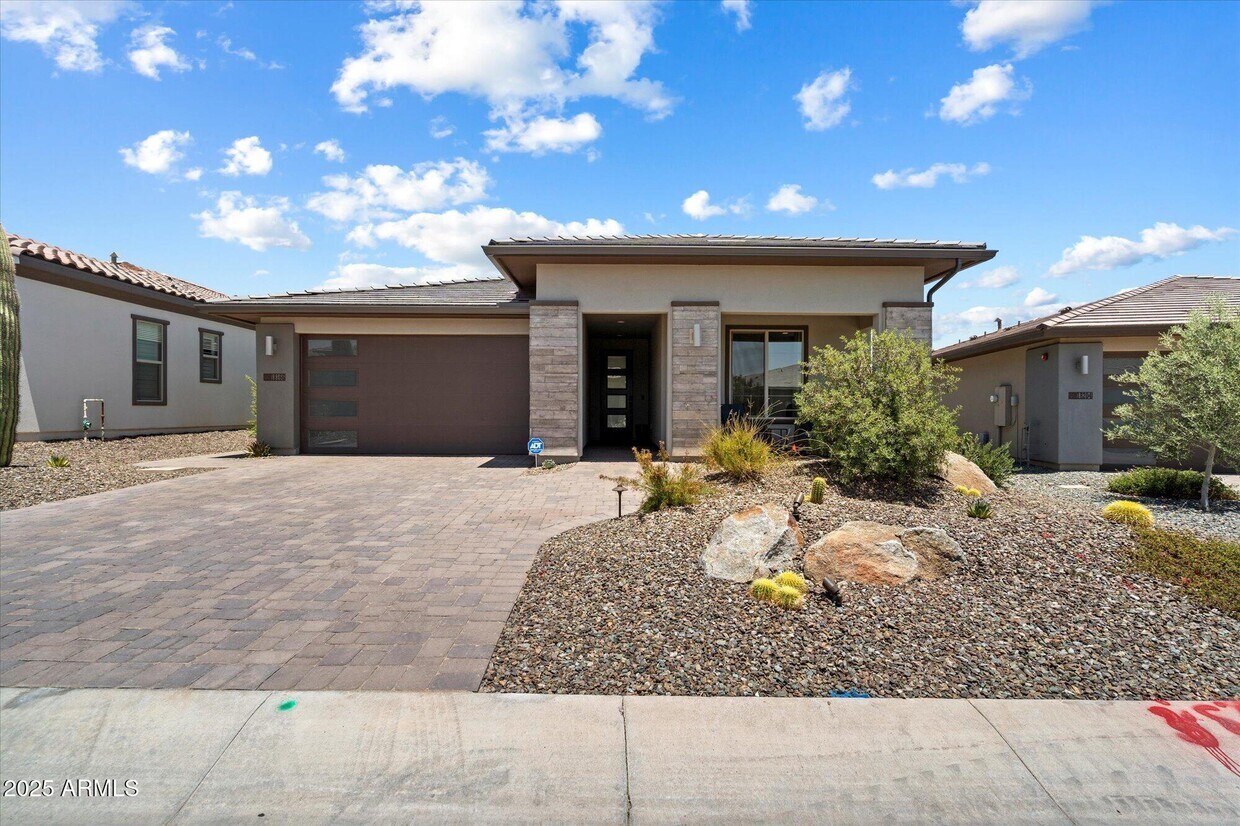 Foto principal - 18166 E Juniper Oaks Dr