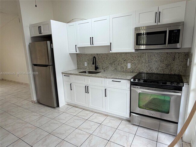 Foto del edificio - 10968 SW 5th St