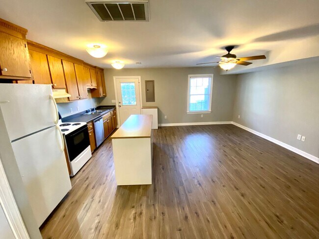 Foto del edificio - 6437 Village Woods Court