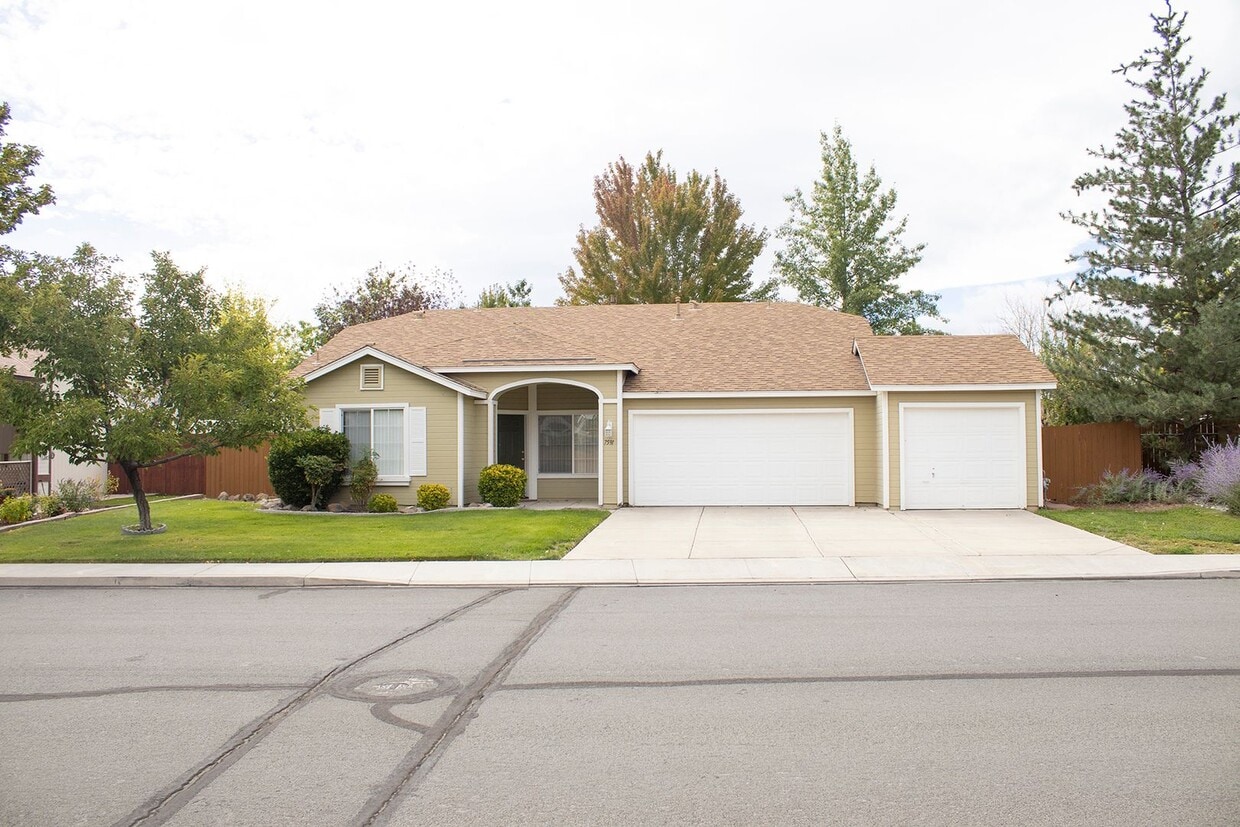Foto principal - 3 bed 2 bath in Cimarron Wingfield Springs