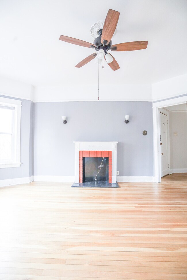 Foto del edificio - 1220 W Leland Ave