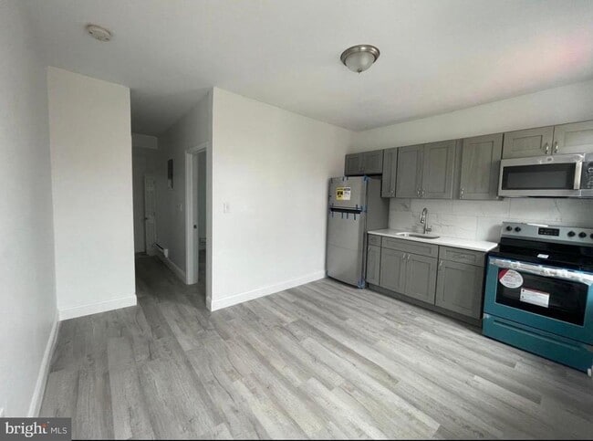 Building Photo - 2731 N Darien St
