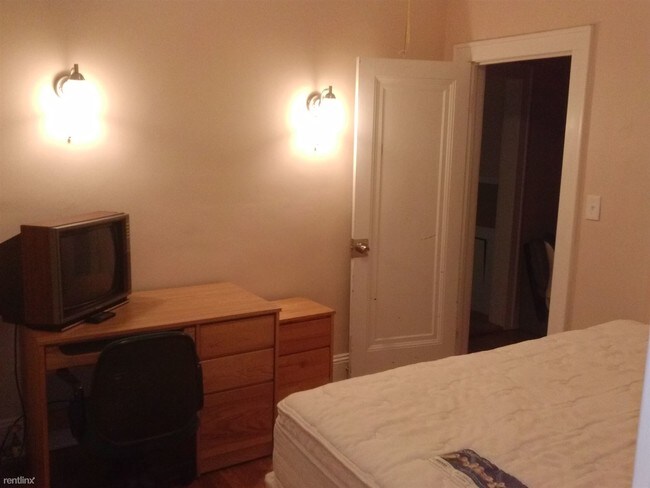 Foto del edificio - 4 br, 1 bath House - 15 North Jay Street