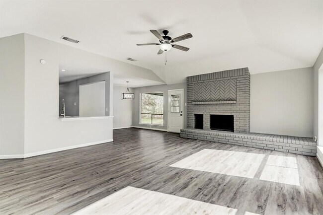 Foto del edificio - 112 Meadow Bend Dr