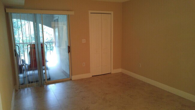 Building Photo - 2861 N Oakland Forest Dr